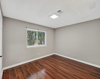11214 Hambleton Way - Photo Thumbnail 22