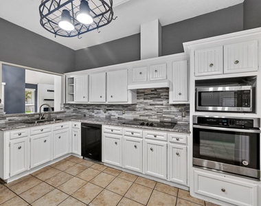 11214 Hambleton Way - Photo Thumbnail 16