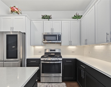 2208 Mcgowen Street - Photo Thumbnail 9