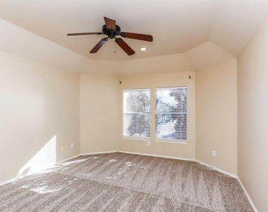 730 Redwing Place Drive - Photo Thumbnail 7