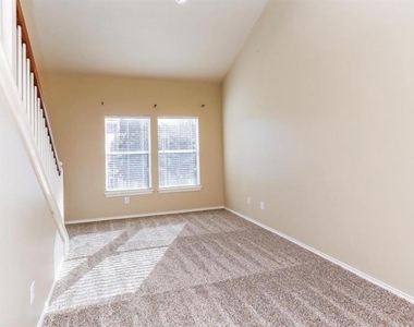 730 Redwing Place Drive - Photo Thumbnail 12