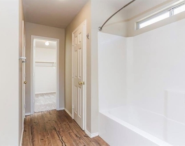 730 Redwing Place Drive - Photo Thumbnail 9