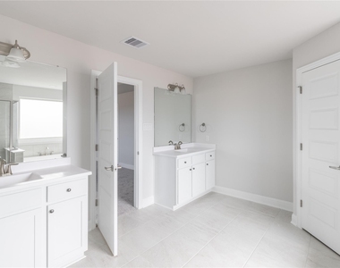 401 Sunray Lake Lane - Photo Thumbnail 17