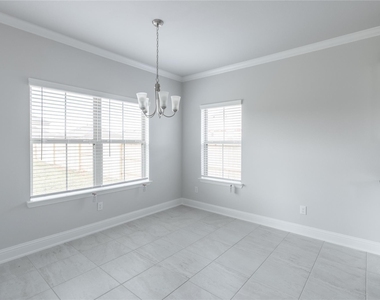 401 Sunray Lake Lane - Photo Thumbnail 13