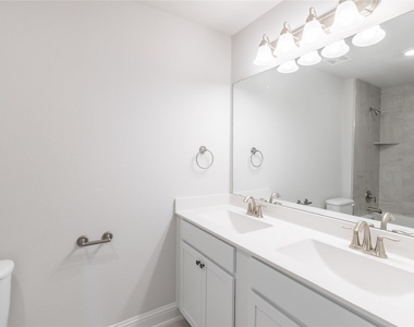 401 Sunray Lake Lane - Photo Thumbnail 14