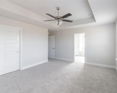 401 Sunray Lake Lane - Photo Thumbnail 18
