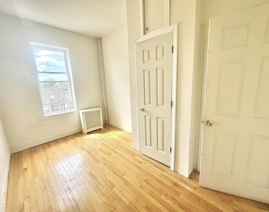 Grant Avenue - Photo Thumbnail 5