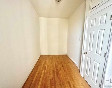 Grant Avenue - Photo Thumbnail 7