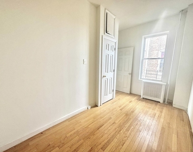 Grant Avenue - Photo Thumbnail 9