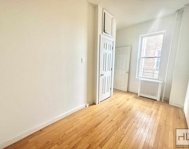 Grant Avenue - Photo Thumbnail 8