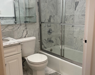 East 71st Street - Photo Thumbnail 3