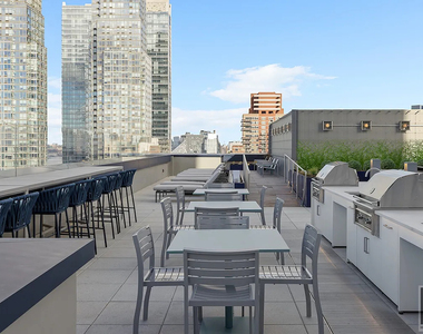 West 38th Street - Photo Thumbnail 10