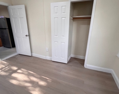 317 East 49 Street - Photo Thumbnail 6