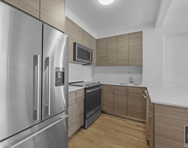West 70th Street - Photo Thumbnail 3