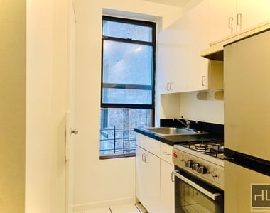 York Avenue - Photo Thumbnail 1