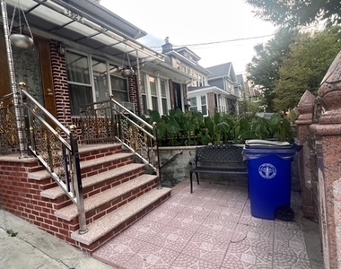 3322 Farragut Road - Photo Thumbnail 10