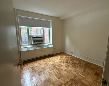 410 East 16th Street - Photo Thumbnail 3