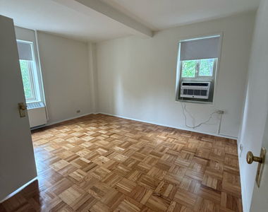 410 East 16th Street - Photo Thumbnail 6