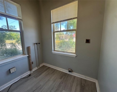 310 Spring Court - Photo Thumbnail 4