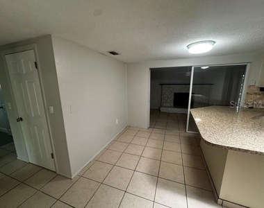 7634 Fox Hollow Drive - Photo Thumbnail 4