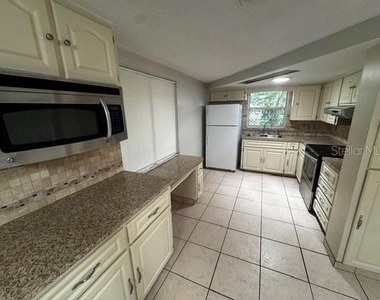 7634 Fox Hollow Drive - Photo Thumbnail 7