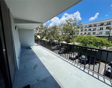 201 W Laurel Street - Photo Thumbnail 19