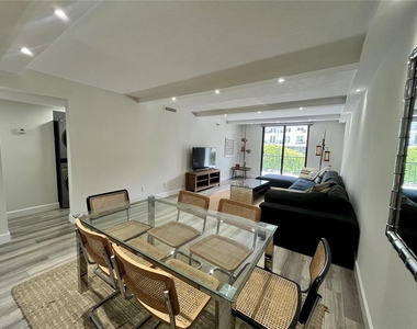 201 W Laurel Street - Photo Thumbnail 7