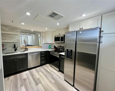 201 W Laurel Street - Photo Thumbnail 4