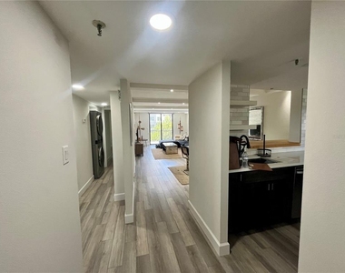 201 W Laurel Street - Photo Thumbnail 2