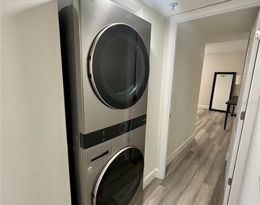 201 W Laurel Street - Photo Thumbnail 9