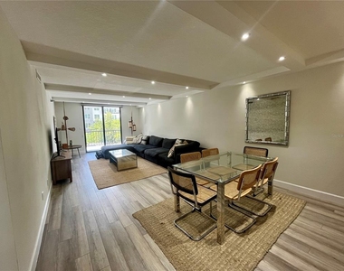 201 W Laurel Street - Photo Thumbnail 6