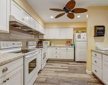 1428 Arrowhead Circle W - Photo Thumbnail 16