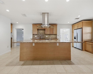 2512 W Kansas Avenue - Photo Thumbnail 2