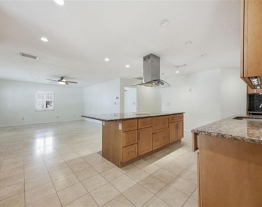 2512 W Kansas Avenue - Photo Thumbnail 3