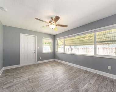 682 Druid Park Drive W - Photo Thumbnail 14