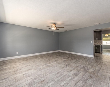 682 Druid Park Drive W - Photo Thumbnail 2