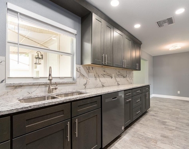 682 Druid Park Drive W - Photo Thumbnail 6