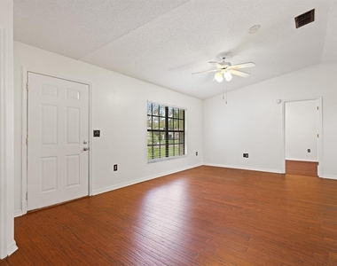 6346 Silver Oaks Drive - Photo Thumbnail 6