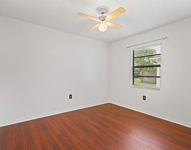 6346 Silver Oaks Drive - Photo Thumbnail 16