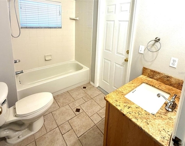 2617 Allwood Avenue - Photo Thumbnail 13