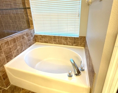 2617 Allwood Avenue - Photo Thumbnail 15