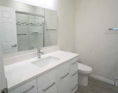4102 N Thatcher Avenue - Photo Thumbnail 12