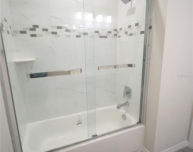4102 N Thatcher Avenue - Photo Thumbnail 10