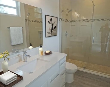 4102 N Thatcher Avenue - Photo Thumbnail 11