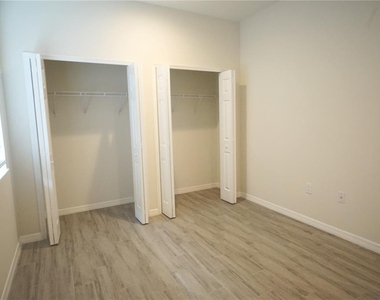 4102 N Thatcher Avenue - Photo Thumbnail 6