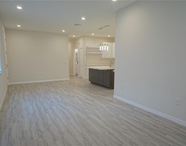 4102 N Thatcher Avenue - Photo Thumbnail 14