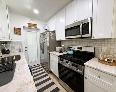 421 Virginia Avenue - Photo Thumbnail 9