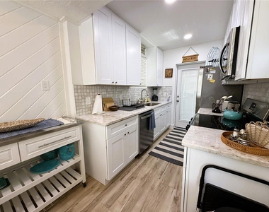 421 Virginia Avenue - Photo Thumbnail 8