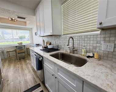 421 Virginia Avenue - Photo Thumbnail 10