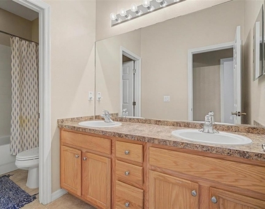 2145 Park Crescent Drive - Photo Thumbnail 15
